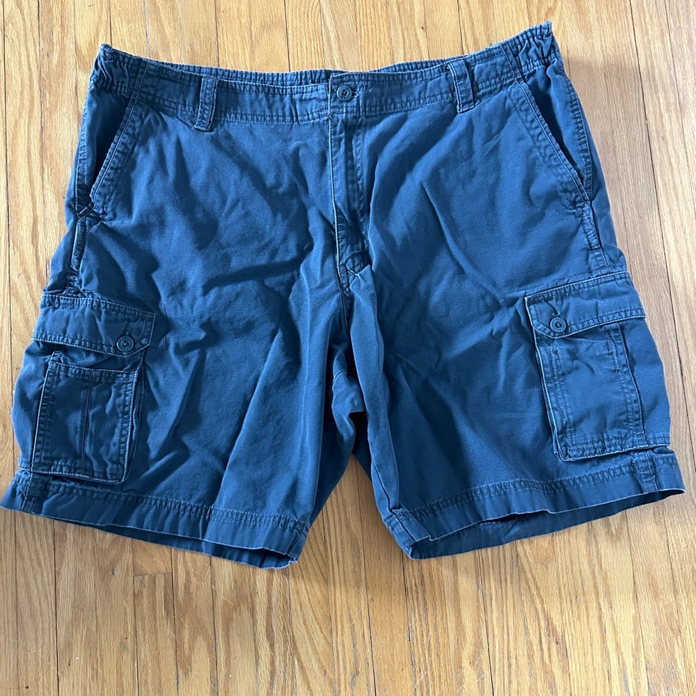 Retreat navy cargo shorts with relaxed fit 🩳